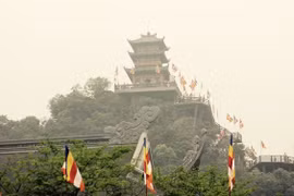 Hàng vạn người dân nườm nượp về Tam Chúc dự Đại lễ Phật đản 2019