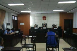 Chuyện lạ hôm nay: Ăn thịt gà người đàn ông cũng bị bắt vì...