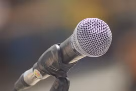 Hát karaoke 10 bài liên tiếp, người đàn ông gặp chuyện hãi hùng