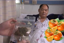 Liên tục ăn hồng thay cơm, người đàn ông "trả giá" hãi hùng...