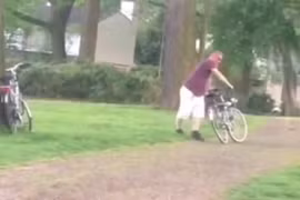 Cái kết của người đàn ông lần đầu tiên được đi xe đạp 