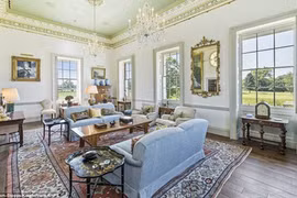 Chi ngay 1,1 tỷ để được ở trong đài quan sát của Vua