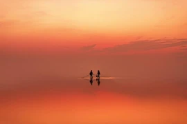 Biển vô cực - Chạm tay vào bình yên giữa lòng biển sớm 