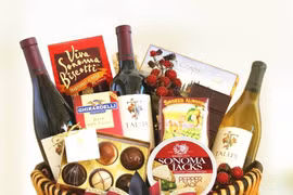 Bí kíp chọn quà Tết biếu bố mẹ chồng giúp “dâu thảo” ghi điểm