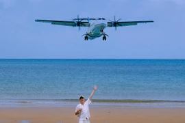 Đến bãi Đầm Trầu “săn” máy bay hạ cánh