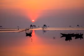 Ngắm biển Đồng Châu “ảo diệu” trong ánh bình minh	