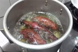 Lợi ích bất ngờ của nước khoai lang luộc