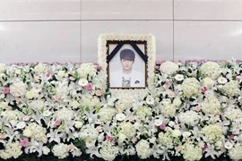 Lễ tang lặng lẽ của em trai Ha Ji Won vừa qua đời vì tự tử