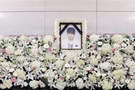 Lễ tang lặng lẽ của em trai Ha Ji Won vừa qua đời vì tự tử