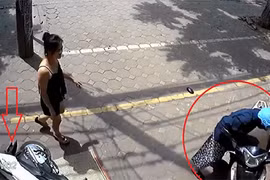 Video: Kỳ lạ Honda Lead không người lái lao qua ngã tư phi lên vỉa hè