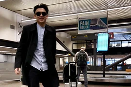 Dương Triệu Vũ tươi rói giữa ồn ào với danh ca Phương Dung