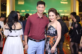 Bảo Thanh tươi rói được chồng hộ tống tham gia sự kiện