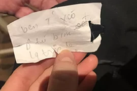 Mẩu giấy có chữ Việt trong túi quần bán ở Anh hé lộ sự hà khắc khó tin