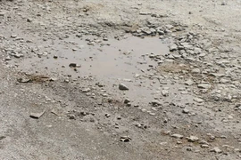 Tuyến đường đẹp bậc nhất Việt Nam hư hỏng nặng