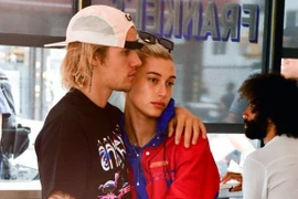 Vừa đi “trăng mật” với Justin Bieber, Hailey Baldwin đã có bầu?