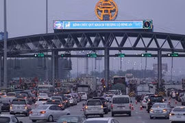 Ùn tắc kéo dài, BOT Pháp Vân quyết không xả trạm