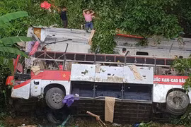Nạn nhân bàng hoàng kể lại giây phút xe khách lao xuống vực sâu ở Cao Bằng