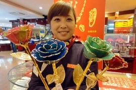 Hoa hồng mạ vàng cho ngày Valentine