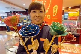 Hoa hồng mạ vàng cho ngày Valentine