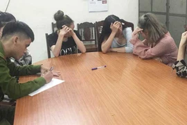 4 hot girl góp tiền cùng nhau mua ma túy 'đập đá'