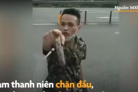 Video: Côn đồ chặn đường, cầm đá ném vỡ kính xe tải làm bị thương tài xế