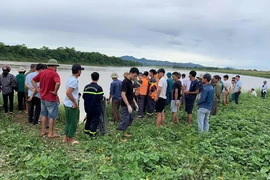 Nghi nhảy sông tự tử, nữ sinh lớp 9 đuối nước thương tâm