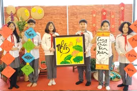 Học sinh bị “ngộp” vì quá nhiều bài tập Tết?