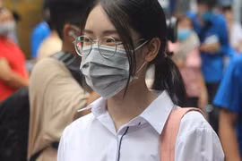 Thi tốt nghiệp THPT 2020: Thí sinh tươi cười vì đề Văn dễ