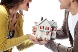 Sổ đỏ chỉ đứng tên chồng, vợ có mất quyền lợi gì không?