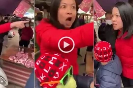 Video: Vào chợ không đeo khẩu trang, bị nhắc nhở người phụ nữ chửi mọi người