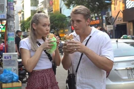 Video: Khách Tây nói gì về bánh mì lọt top món ăn đường phố hấp dẫn?