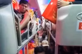 Phát hiện xe khách "nhét" 82 người trên xe 40 chỗ dịp Tết 