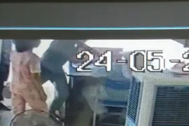 Tây Ninh: Nữ điều dưỡng trực chốt dịch COVID-19 bị đấm vào mặt