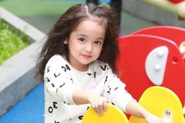 Bé gái “sinh ra để thi Hoa hậu” gây xôn xao mạng xã hội 4 năm trước giờ ra sao?