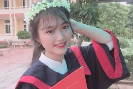 Thi tốt nghiệp THPT 2020: Nữ sinh đạt 3 điểm 10 ai cũng trầm trồ