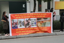 Xử vụ bé 3 tuổi bị mẹ cùng bố dượng đánh tử vong: Dân đòi tử hình