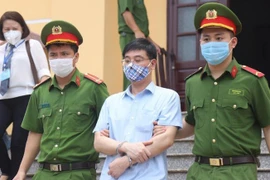 Xét xử gian lận thi ở Hòa Bình: Cựu trưởng Phòng An ninh "phủi" tội