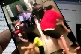 Hai nữ sinh bị chặn đường đánh dã man