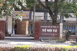 Trưởng phòng thuộc Sở Nội vụ Thanh Hóa bị đình chỉ vì đánh bạc