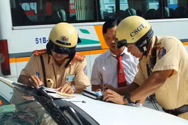 Người dân được giám sát, ghi hình CSGT: Làm sao để đúng luật?