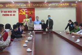 Cảm động Mẹ Việt Nam anh hùng ủng hộ chống dịch COVID-19