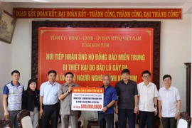 Bí thư Tỉnh ủy Đắk Lắk dẫn đầu đoàn đi thăm, hỗ trợ các tỉnh miền Trung