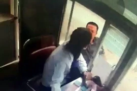 Vượt trạm thu phí, đánh nữ nhân viên: Hành xử côn đồ... phạt nặng?