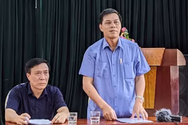 Học sinh đứng nắng, bị phê bình do đi học sớm: Xem xét trách nhiệm hiệu trưởng, GV chủ nhiệm