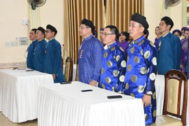 Công chức ở Huế mặc áo dài đi làm: Tôn vinh di sản, phát triển du lịch!