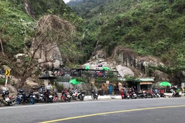 “Mã Pì Lèng Panorama” phiên bản đèo Hải Vân vi phạm hành lang an toàn đường bộ?