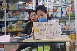 Chợ thuốc Hapulico đồng loạt treo biển "không bán khẩu trang": Công an vào cuộc