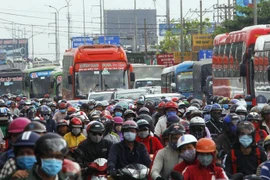 34 trạm thu phí vào trung tâm Sài Gòn: Thông xe hay lại tắc đường?