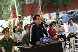 Giám đốc rút súng dọa tài xế ở Bắc Ninh lĩnh án 18 tháng tù