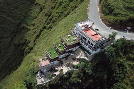 Mã Pì Lèng Panorama “chốt” số mệnh: Cắt 1 tầng trên mặt đất... tấn hài kịch cạn lời?